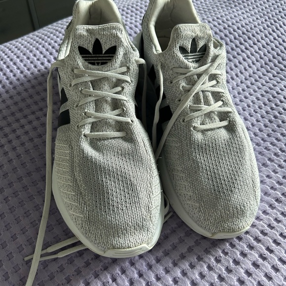 - Adidas swift run - Picture 3 of 3